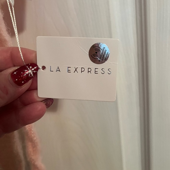 Shawl wrap or scarf - Picture 3 of 3